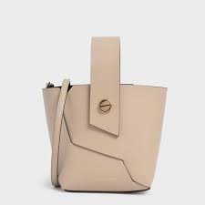charles keith 再入荷 クロックエフェクトリスレットハンドル バケツバッグ croc effect wristlet handle bucket bag be バケツバッグ バッグ ハンドバッグ