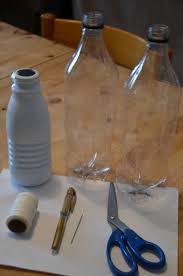 Il existe une foultitude de diy noël réalisables facilement par les plus jeunes. Deco De Noel Avec Des Bouteilles Recyclage Et Cie