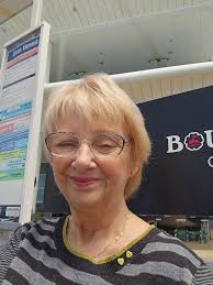 Hi everyone, To the gentleman with the red bag — you popped by our kiosk  around 12:25 pm today and might've accidentally walked off without paying  for your item. No worries at