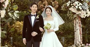 The two registered themselves as married back in january of 2017 and had a son in june of last year. 8 Celebrity Couples Love Story That Are More Romantic Than Movies Koreaboo