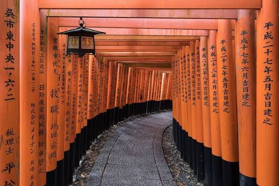 Gerbang merah Fushimi Inari di Kyoto