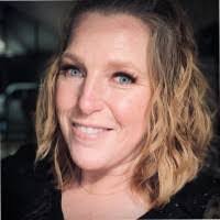 Kim Bunton's Instagram, Twitter & Facebook