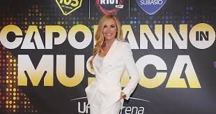 Tg5, video, gossip, meteo, tg5com, tg582n, tg589vn v3, oroscopo, news, prima pagina, cronaca, speciale, canale 5 streaming, gusto, in diretta. Capodanno In Musica Scaletta Cantanti E Ospiti Del Programma Di Canale 5