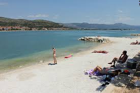 Térkép sziklás strand 200 m homokos strand 200 m. Strand Maccao In Trogir Ciovo Strandfuhrer Von Porta Croatia