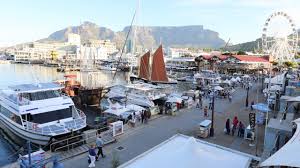 Your guide will introduce you to the landmarks. Besuchen Sie Kapstadts Victoria Und Alfred Waterfront Safari365