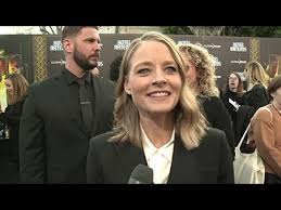 Una produzione taglia e cuci dalla genesi travagliata che sperpera l'aura da b movie à la john carpenter. Jodie Foster French Interview Hotel Artemis Los Angeles Premiere 2018 Youtube