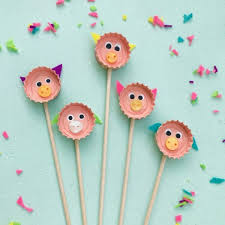 Platzieren sie daher selbstgebastelte silvesterdekorationen nie zu nah an. Upcycling Coole Umweltfreundliche Partydeko Fur Silvester Selber Machen Handmade Kultur