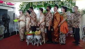 We did not find results for: Makna Mendalam Dibalik Prosesi Pernikahan Adat Jawa Tumplak Punjen Isknews Com