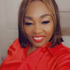 Angela Hiley's Instagram, Twitter & Facebook