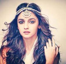 Matha Patti And Mang Tikka Hairstyles For Party 2020 Open Hairstyles Tikka Hairstyle Tikka Jewelry