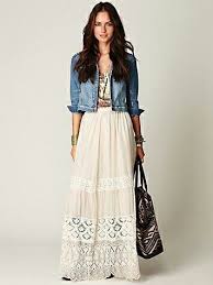 La gonna è di buona qualità per il prezzo. Outfit With White Skirt And Denim Jacket Gonna Lunga Bianca In Stile Country Con Giacca Di Jeans Gonne Lunghe Estive Gonne Come Vestirsi