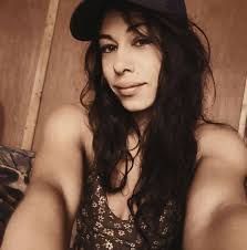 Salut groupe ! Penser vous qu'un chiot de 4 mois et demi peut commence son  adolescence ? Genre je reconnais pu mon chien c'est un vrai DÉMON !!!!  avant il écoutait super