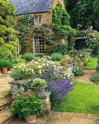 British Gardens Country Cottage Relaxed Cottage Garden Cottage Garden Design Beautiful Gardens