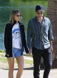 Robert Pattinson Dated Suki Waterhouse Celebrities Infoseemedia Rob and suki have definitely discussed getting engaged but are in no rush, a source tells e! robert pattinson dated suki waterhouse