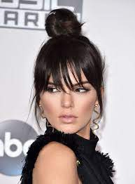 Kendall Jenner Shows Up To The 2015 Amas With Bangs Rocks The Heck Out Of Them Kendall Jenner Hair Jenner Hair Top Knot Hairstyles