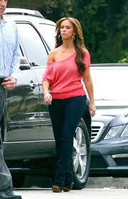 Jennifer Love Hewitt Photos Photos Jennifer Love Hewitt Chats On Set Jennifer Love Hewitt Jennifer Love Jennifer Love Hewit