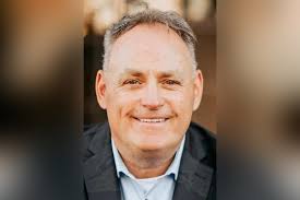 Editorial: Martinez badly needs a new generation of leaders