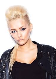 Kelly Inglis's Instagram, Twitter & Facebook