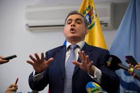 Tras hacerse oficial la renuncia de elizabeth martínez a la terna de donde saldrá el nuevo defensor del. Supremo De Venezuela Determina Que Defensor Del Pueblo Tendra Tareas De Fiscal Noticieros Televisa
