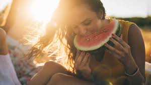 Dec 15, 2018 · a ripe watermelon, like a good date, should smell sweet. How To Pick A Watermelon 6 Helpful Tips