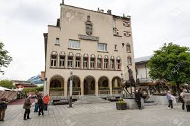 Sie führte für stolp den ortsnamen słupsk ein, vertrieb bis 1947 die eingesessenen einwohner und besiedelte den ort mit polen. Liechtenstein Vaduz May 18 Rathaus Von Vaduz Am 18 Mai 2012 Rathaus Gebaude Wurde 1932 1933 Nach Planen Von Architekt In Liechtenstein Franz Roeckl Geboren Gebaut Lizenzfreie Fotos Bilder Und Stock Fotografie Image 16722127