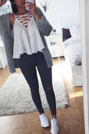 Teenage Fashion Ideas Outfit Fur Die Schule Zerrissene Jeans Converse Sneakers Sweater Moda Kombinleri Kiyafet Yaz Moda Stilleri