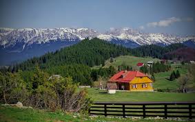 La romania forse � una delle mete turistiche europee pi� complete, ossia in grado di soddisfare e di coniugare i pi� disparati interessi: Turism Turism Rural La 1 360 M Inaltime Cum Arata Locul Cu O Panorama Unica In Romania