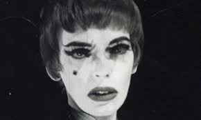 Sur les traces de l'artiste Cameron, « sorcière » et pionnière du féminisme 