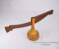 Kebanyakan talempong terbuat dari kuningan. Alat Musik Tradisional Sulawesi Barat Gps Wisata Indonesia