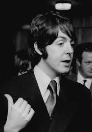 Gissela — Paul McCartney photographed at a press conference...