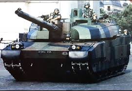 I produktion siden 1991 trådte leclerc i fransk tjeneste i 1992 og erstattede amx 30 som landets vigtigste pansrede platform. Amx 56 Leclerc