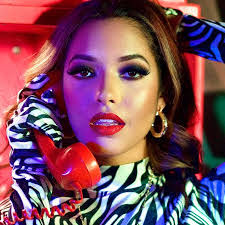 Veronica Mcqueen's Instagram, Twitter & Facebook