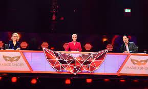The singers perform for a panel of judges. Darum Ist Die Neue The Masked Singer Jury Eine Echte Enttauschung Watson