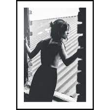 Finn czy zawsze można wierzyć własnym oczom? Plakat Kobieta W Oknie Towar Autorskie Plakaty Na Sciane