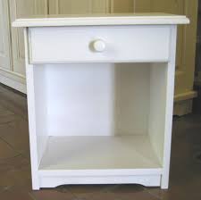 Pour poser sa lampe de chevet, ranger ses livres et ses jouets, utilisez un chevet enfant ou une table de nuit enfant. Chevet Dominique Mathy By Bols Tables De Chevet Enfant