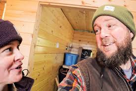 Sara & Ryan (@onefoot.offthegrid) • Instagram photos and videos