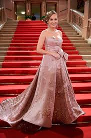She has appeared in more than 50 films and television shows since 1995. Blog Posts Kleid