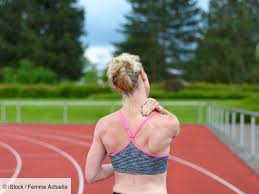 Les muscles érecteurs du rachis (erector spinae) sont un groupe de trois muscles situés dans le bas du dos et permettant l'extension du rachis : Douleur Dans Le Haut Du Dos 5 Conseils De L Osteopathe Femme Actuelle Le Mag