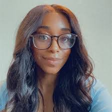 Sarah Goodrum's Instagram, Twitter & Facebook