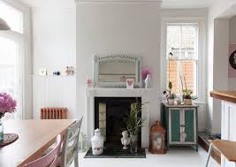 Apartment In London By Caroline Rowland And Her Husband Simon Hometour Vintage Shabby Interior Case D Epoca Interno Appartamento Casa Di Londra