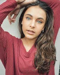 alyssa influencer model on instagram heyyyy ask me a question and i ll do my best to answer them all girl image model green eyed girl