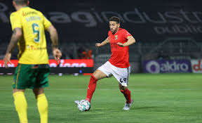 sɨˈpɔɾ liʒˈboɐ i βɐ̃jˈfikɐ), commonly known as benfica, is a professional football club based in lisbon, portugal, that competes in the primeira liga, the top flight of portuguese football. Benfica Tv Online Hoje Gratis