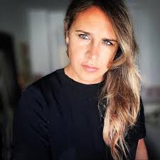 Así fue la transición de Carlos Gascón, Peter de 'Nosotros los nobles': es  una mujer trans y se llama Karla Sofía