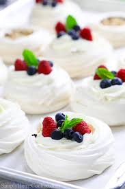 Pavlova Recipe With Chocolate And Pecans Video Pavlova Recipe Pavlova Recipe Easy Pavlova