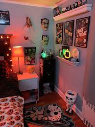 Yeah I M Still Emo So What On Twitter Horror Room Halloween Room Decor Halloween Bedroom Decor
