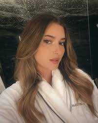 Madeleine White's Instagram, Twitter & Facebook