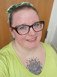 Does the heart and S symbol look crisp in this design?