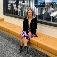 100+ perfiles de «Kyra»