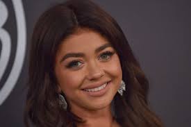 She has been modeling since the age of fifteen, starting in her hometown and later moving to los angeles when she turned 18 to pursue her career in the entertainment industry. Sarah Hyland Visits Emergency Room With Wells Adams By Her Side Etcanada Com