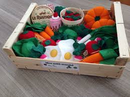 Alerte Coup De Cœur Pour Cette Idee Cadeau Enfant Craquante Et Authentique Un Panier De Fruits Et Legumes Du Marche Cadeau Diy Diy Enfant Dinette En Feutrine